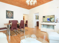 Amazing Two Bedrooms Apartment in Lausanne - Апартмани/Станови