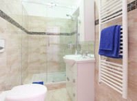 Amazing Two Bedrooms Apartment in Lausanne - Апартмани/Станови