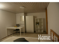 Ruhiges möbliertes Zimmer mit eigener Küche - WGs/Zimmer