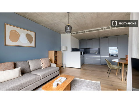 Quartos para alugar em apartamento de 1 quarto em Zurique,… - Apartamentos