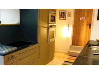 APPARTEMENT 1½ PIÈCE À WÄDENSWIL (ZH), MEUBLÉ, DURÉE… - Appartements équipés