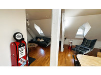 2½ ROOM ATTIC APARTMENT IN ZÜRICH - KREIS 2 ENGE,… - Serviced apartments