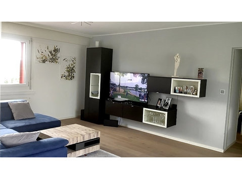 APPARTEMENT EN ATTIQUE 3½ PIÈCES À ADLIKON B. REGENSDORF… - Appartements équipés