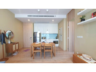 Flatio - all utilities included - Large Room with Nice View… - For Rent