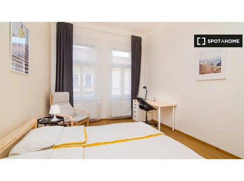 Zimmer zur Miete in einer Wohngemeinschaft in Prag - K pronájmu