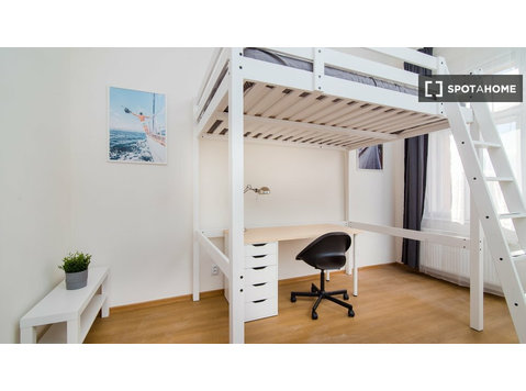 Zimmer zur Miete in einer Wohngemeinschaft in Prag - Kiadó