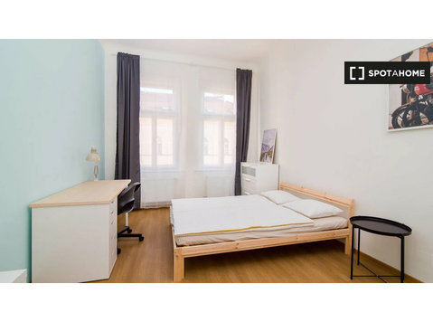 Zimmer zur Miete in einer Wohngemeinschaft in Prag - برای اجاره
