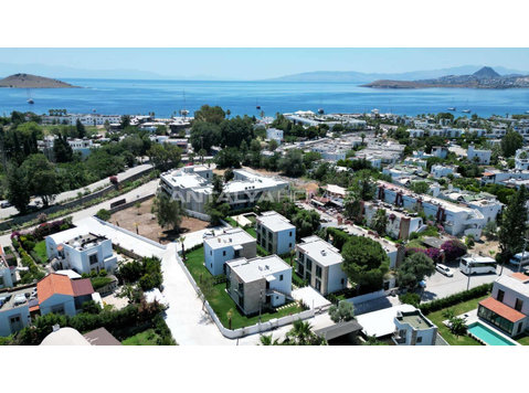 2-Bedroom Flats in a Complex near Beach and Amenities in… - Locuinţe