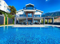 4+1 Villa in Fethiye Oludeniz Suited on 700 m² Plots of Land - Locuinţe