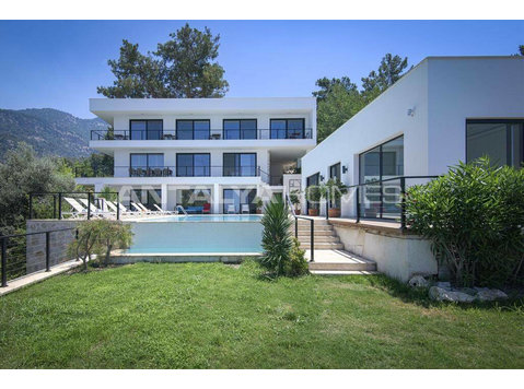 6-Bedroom House with Swimming Pool in Fethiye Mugla - Lakás