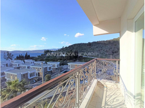 Apartment in a Complex Next to Marina in Milas, Mugla - Ακίνητα