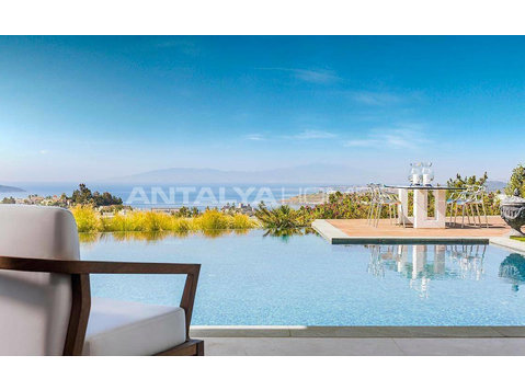 Apartments with Bodrum Castle and Kos Island view in Bodrum - ハウジング