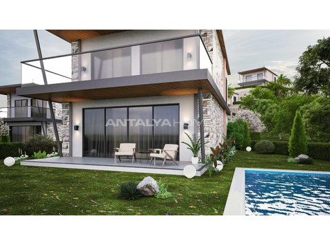 Central-Located Detached Modern Houses with Pool in Bodrum - Housing