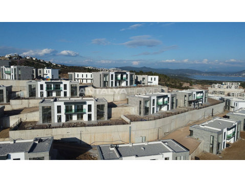 Deluxe Villas Close to Airport in Milas Adabuku - Housing