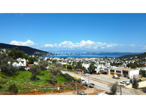 Detached 5-Bedroom Houses with Pools in Bodrum - דיור