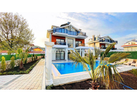 Detached House with 4 Bedrooms with Private Pool in Fethiye - Смештај