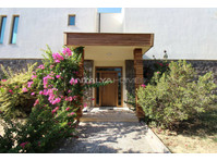 Detached House with Private Swimming Pool and Garden in… - السكن