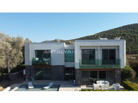 Detached House with Private Swimming Pool and Garden in… - 房屋信息