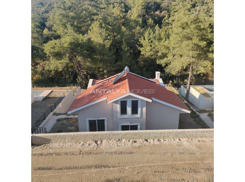 Detached Houses with Pool and Nature View in Mugla Fethiye - Housing