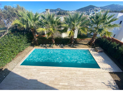 Detached Villa with Private Pool and Garden in Bodrum Muğla - Mājokļi