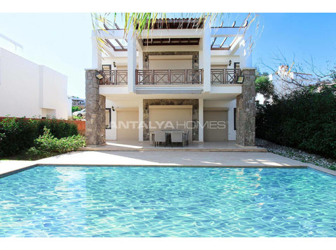 Detached Villa with Private Pool and Garden in Bodrum Muğla - Nhà