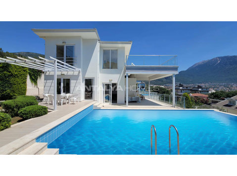Detached Villa with Private Pool in Fethiye Oludeniz - Смештај