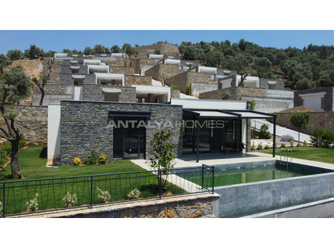 Detached Villas in Harmony with Nature in Bodrum - Смештај