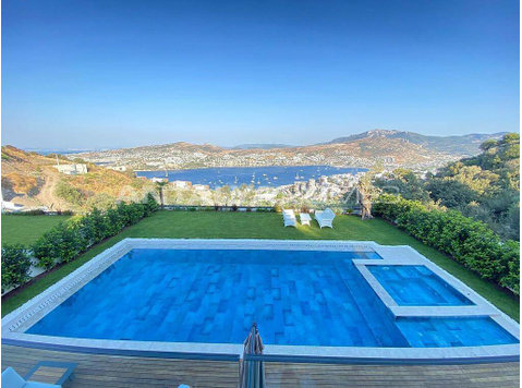 Detached Villas with Private Pool and Sea View in Bodrum - Asuminen
