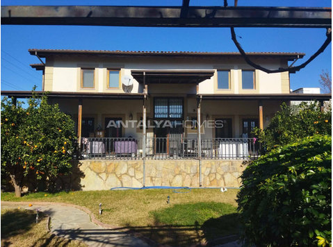 Duplex Villa in Detached Garden near Main Road in Mugla… - Жилище