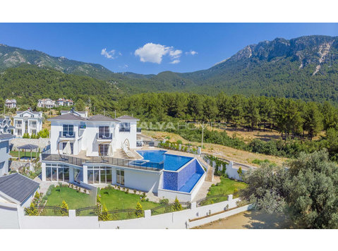 Large Villa with Swimming Pool and Sauna in Fethiye Mugla - Bolig
