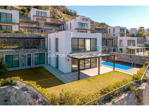 Luxury Pool Villas Close to the Center and Marina in Bodrum - Asuminen