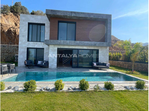 Luxury Villas with Private Pool and Garden in Bodrum Mugla - Residência