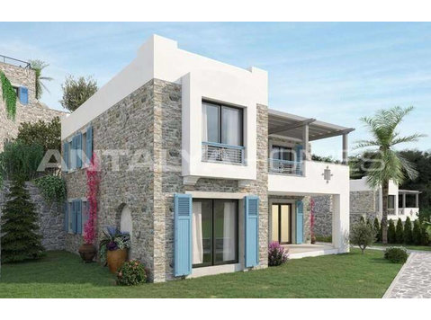 Real Estate with Stunning Sea and Nature Views in Bodrum - Nieruchomości