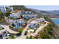 Sea View Apartments in a Seafront Complex in Bodrum - Жилище