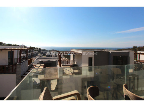 Sea-View Houses with Private Beach and Marina in Bodrum… - Housing