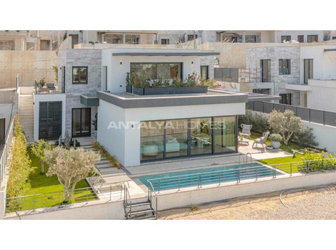 Sea View Houses with Private Pool and Garden in Bodrum - Housing