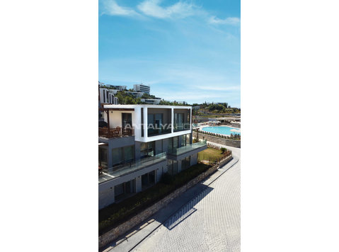 Sea View Villas with Concierge Services in Bodrum Adabükü - Housing