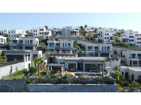 Sea View Villas with Private Garden in Yalikavak Bodrum - Tempat tinggal