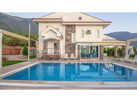 Spacious Detached House Amidst Nature in Mugla Fethiye - ハウジング