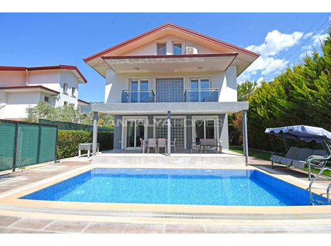 Spacious House with 3 Bedrooms and 3 Bathrooms in Fethiye - Tempat tinggal