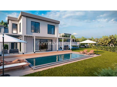 Spacious Villas with Private Pools Near the Beach in… - Ακίνητα