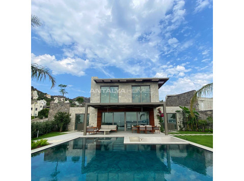 Stylish Detached Houses with Garden and Pool in Bodrum - Housing