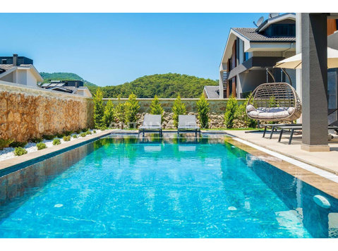 Ultra Luxurious Spacious Villas with Sea View in Ovacik… - Housing