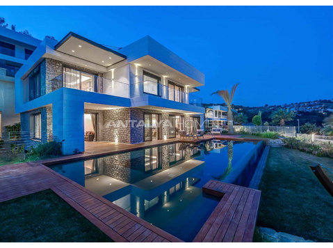 Well Located Triplex Villas with a Private Pool in Bodrum - Housing
