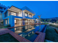 Well Located Triplex Villas with a Private Pool in Bodrum - Locuinţe