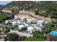 Well Located Triplex Villas with a Private Pool in Bodrum - Bolig