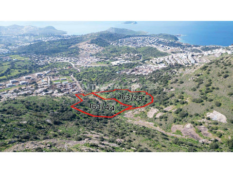 Zoned Land Near the Sea in Bodrum Gumusluk - Residência