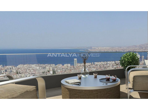 Stylish Apartments Near Sea Within a Complex in İzmir Konak - Nhà