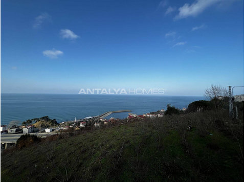 Duplex 4-Bedroom Flat with Unique Sea Views in Trabzon - Asuminen