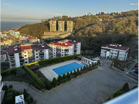 Flat in Luxe Complex with Rich Facilities in Trabzon Besirli - Tempat tinggal